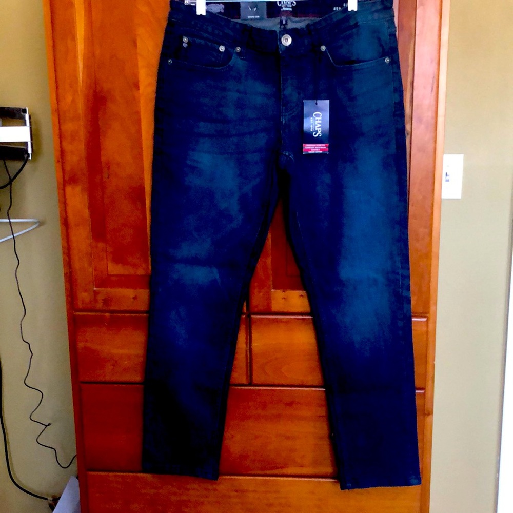 Men’s Chaps slim straight fit jeans, 32/30. Empire wash. Never worn.